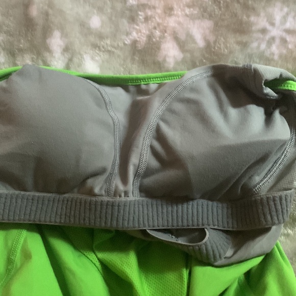 green womens nike dri fit running shirt - Picture 4 of 4